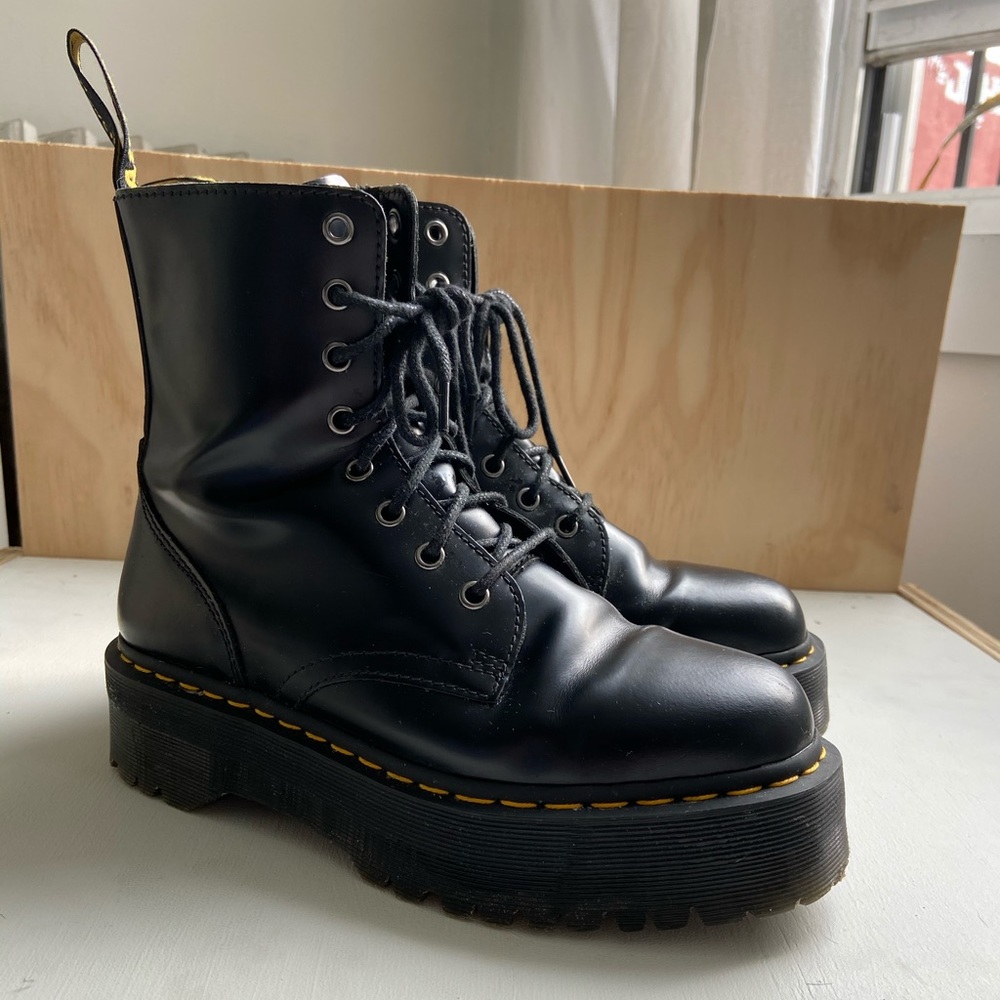 Dr Martens Jadon 8-eye platform boots